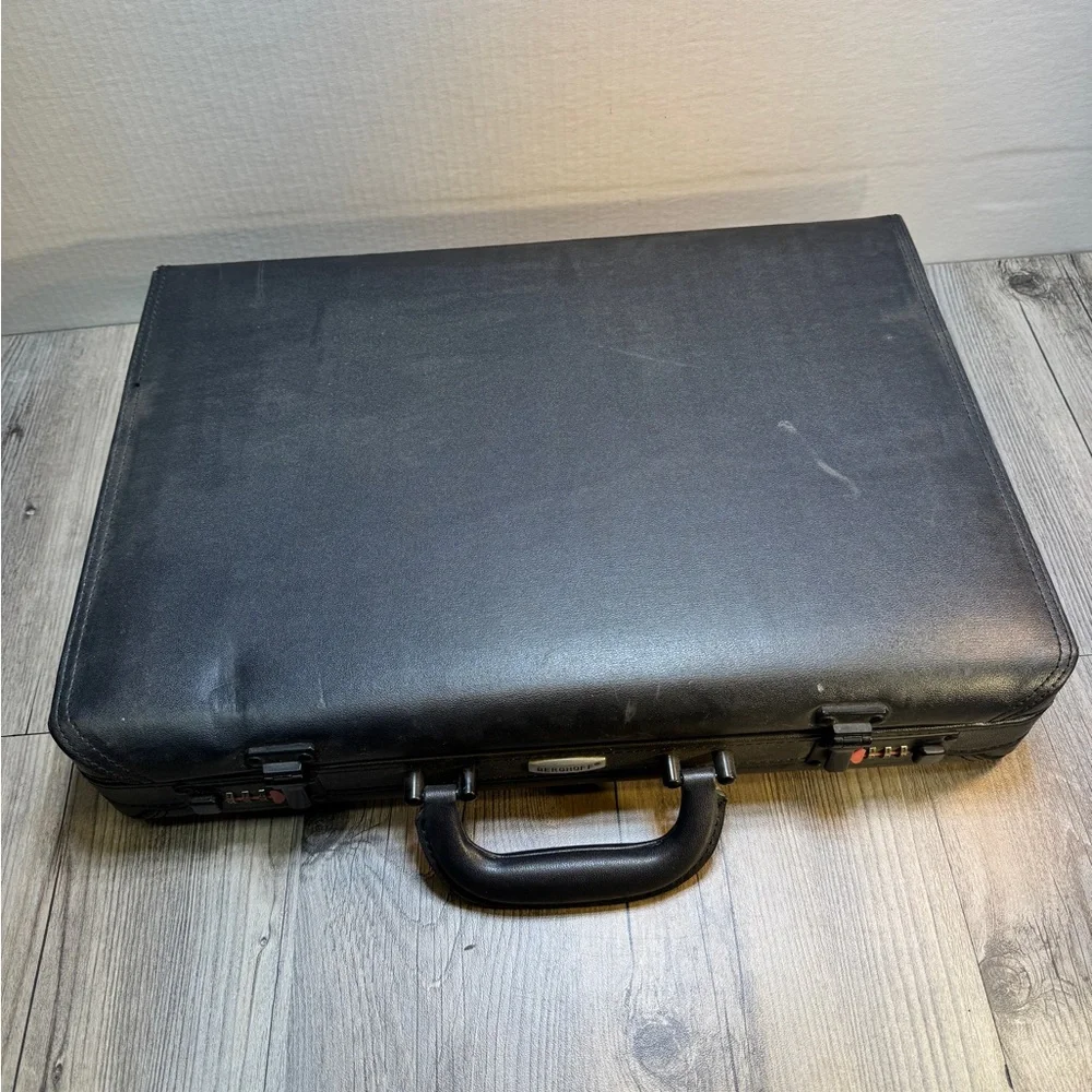 Vintage BergHOFF Worldwide 16 Piece Knife Set In Black Locking Carry Briefcase - Picture 9 of 11